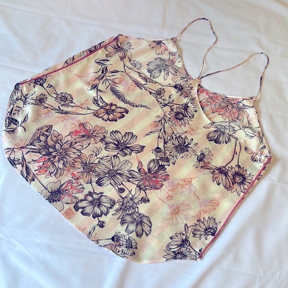 🌸 Victoria Secret Sleep Wear Shorts Set 🌸 - Picture 5 of 10